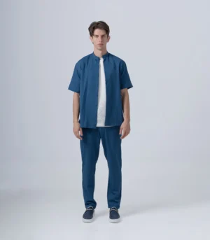 ΑΝΔΡΙΚΟ ΥΦΑΣΜΑΤΙΝΟ ΣΕΤ ΜΕ MAO OVERSHIRT & ΠΑΝΤΕΛΟΝΙ ΜΕ ΛΑΣΤΙΧΟ & ΚΟΡΔΟΝΙ –ΜΠΛΕ