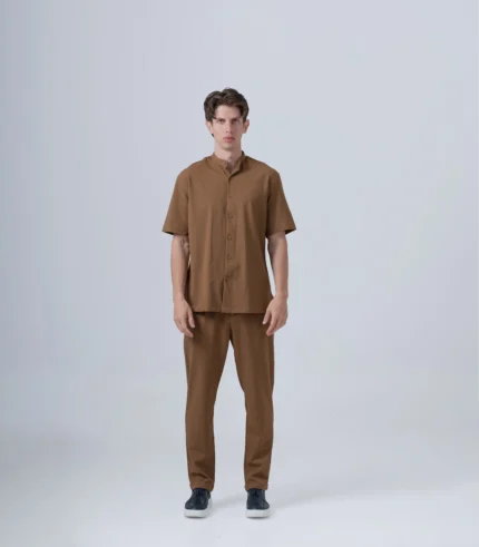 Ανδρικό Υφασμάτινο Σετ με Mao Overshirt & Παντελόνι με Λάστιχο & Κορδόνι – Καφέ