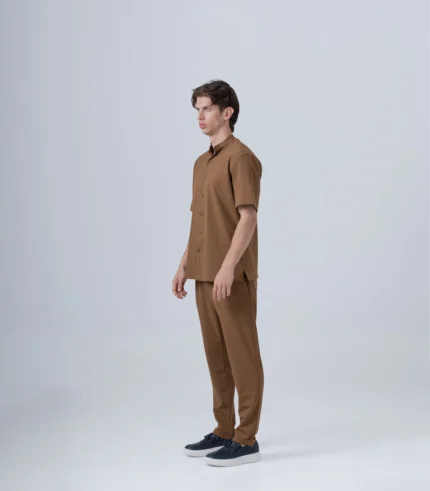 Ανδρικό Υφασμάτινο Σετ με Mao Overshirt & Παντελόνι με Λάστιχο & Κορδόνι – Καφέ