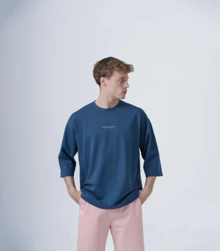 Aνδρικό oversized T-shirt σε μπλε απόχρωση με μανίκι μέχρι τον αγκώνα