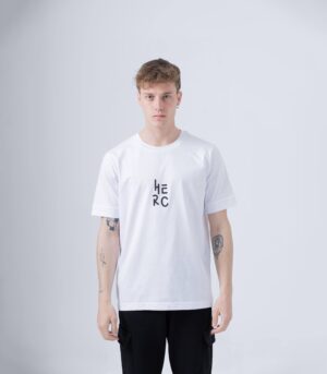 Ανδρικό λευκό βαμβακερό t-shirt με minimal τύπωμα HERC.