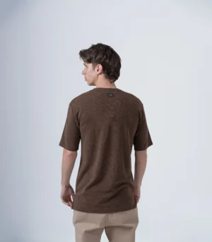 Ανδρικό καφέ T-shirt slim fit ασύμμετρο