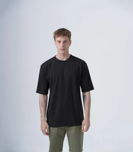 Ανδρικό μαύρο χειμερινό T-shirt με λεπτή πλέξη