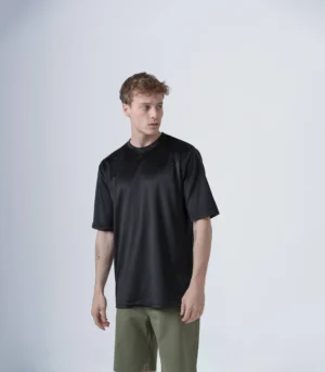 Ανδρικό μαύρο βελούτε χειμερινό T-shirt