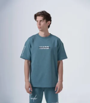Ανδρικό graphic oversized T-shirt βεραμάν με τύπωμα HARD.
