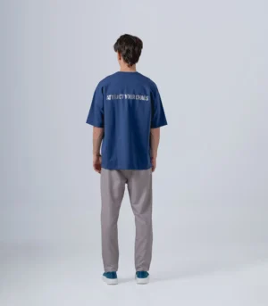 Ανδρικό μπλέ oversized t-shirt με print " ATTRACT YOUR CHAOS" στην πλάτη