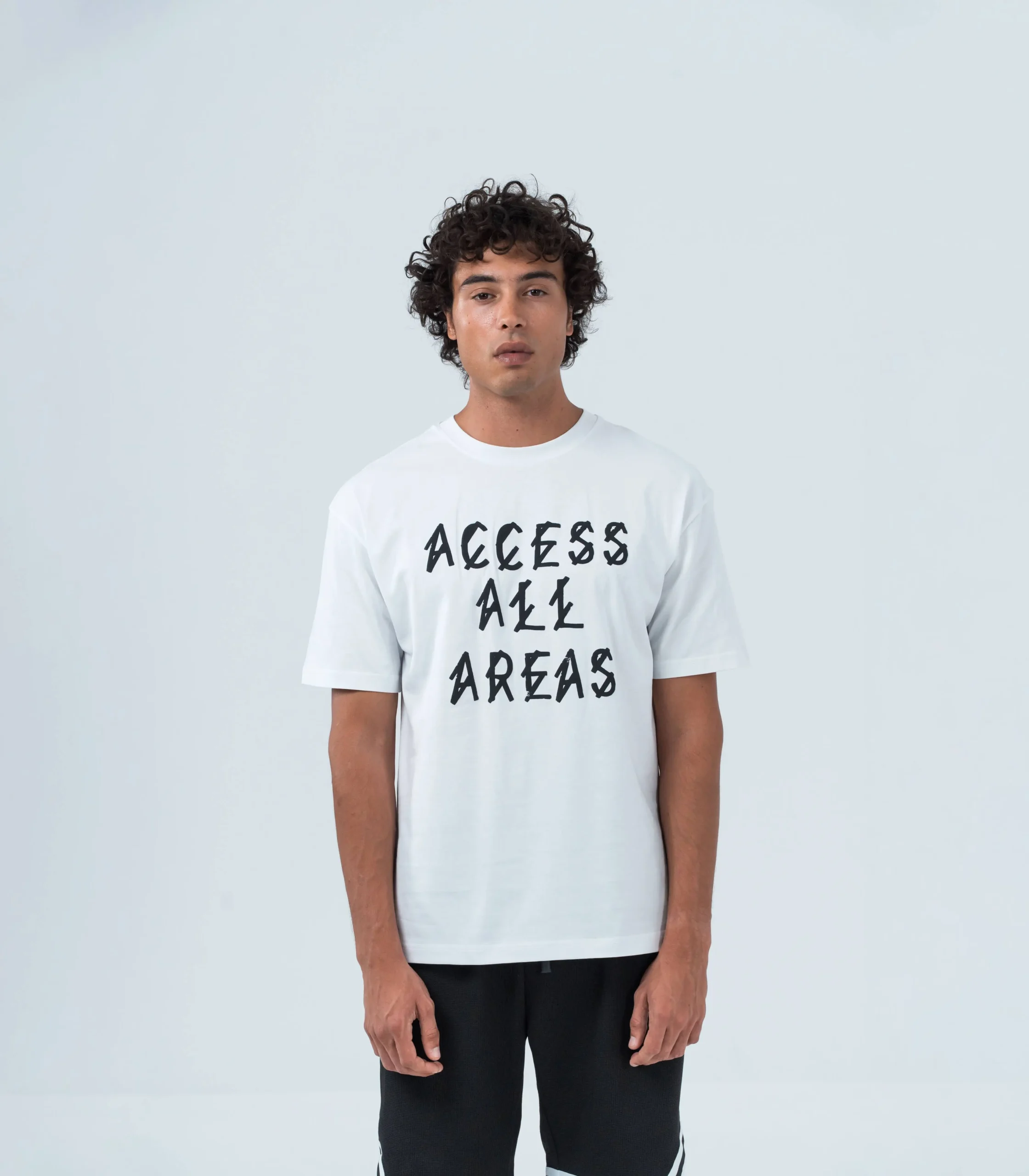 Ανδρικό T-shirt άνετη γραμμή λευκό με στάμπα. Ανδρικό T-shirt άνετη γραμμή λευκό με στάμπα.