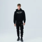 Ανδρικη μαύρη φορμα με λάστιχο, επένδυση fleece και στάμπα παραλλαγή