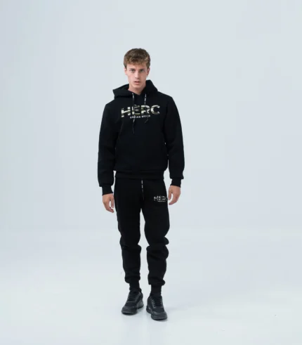 Ανδρικη μαύρη φορμα με λάστιχο, επένδυση fleece και στάμπα παραλλαγή