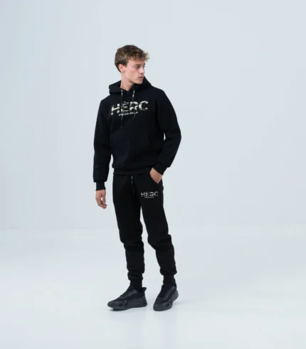 Ανδρικό μαύρο σέτ φόρμας με επένδυση fleece με στάμπα παραλλαγής