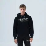 Ανδρικό μαύρο φούτερ με κουκούλα, επένδυση fleece και στάμπα παραλλαγής