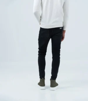 Ανδρικό μαύρο τζίν slim fit.