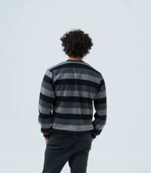 Ανδρική ριγέ μπλούζα με λαιμόκοψη σε γκρί/μαύρες αποχρώσεις