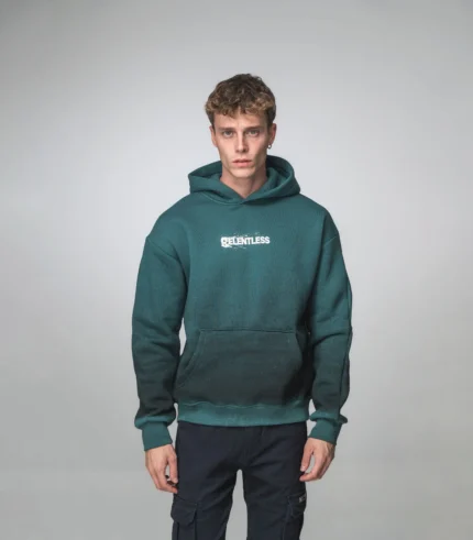 Ανδρικό Σκούρο Πράσινο Hoodie με Στάμπα “Relentless” στην Πλάτη